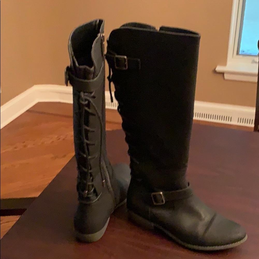 Knees high boots